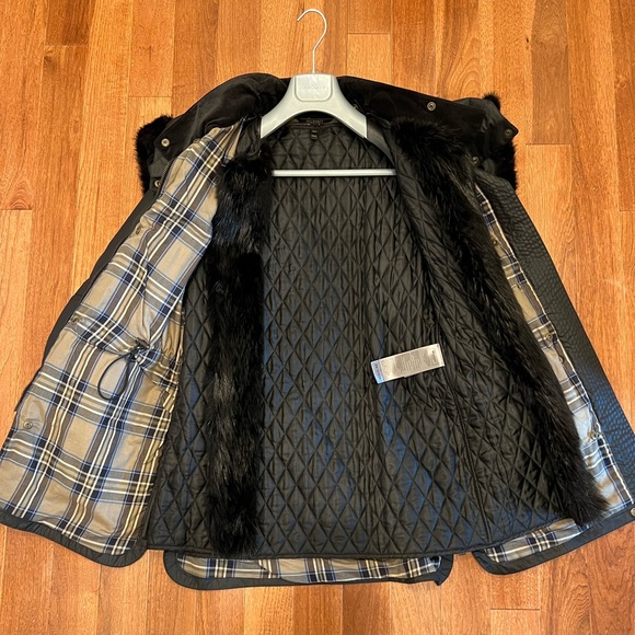 Beautiful waxed coat removable quilted inner coat. 2 way zipper & beaver trim.